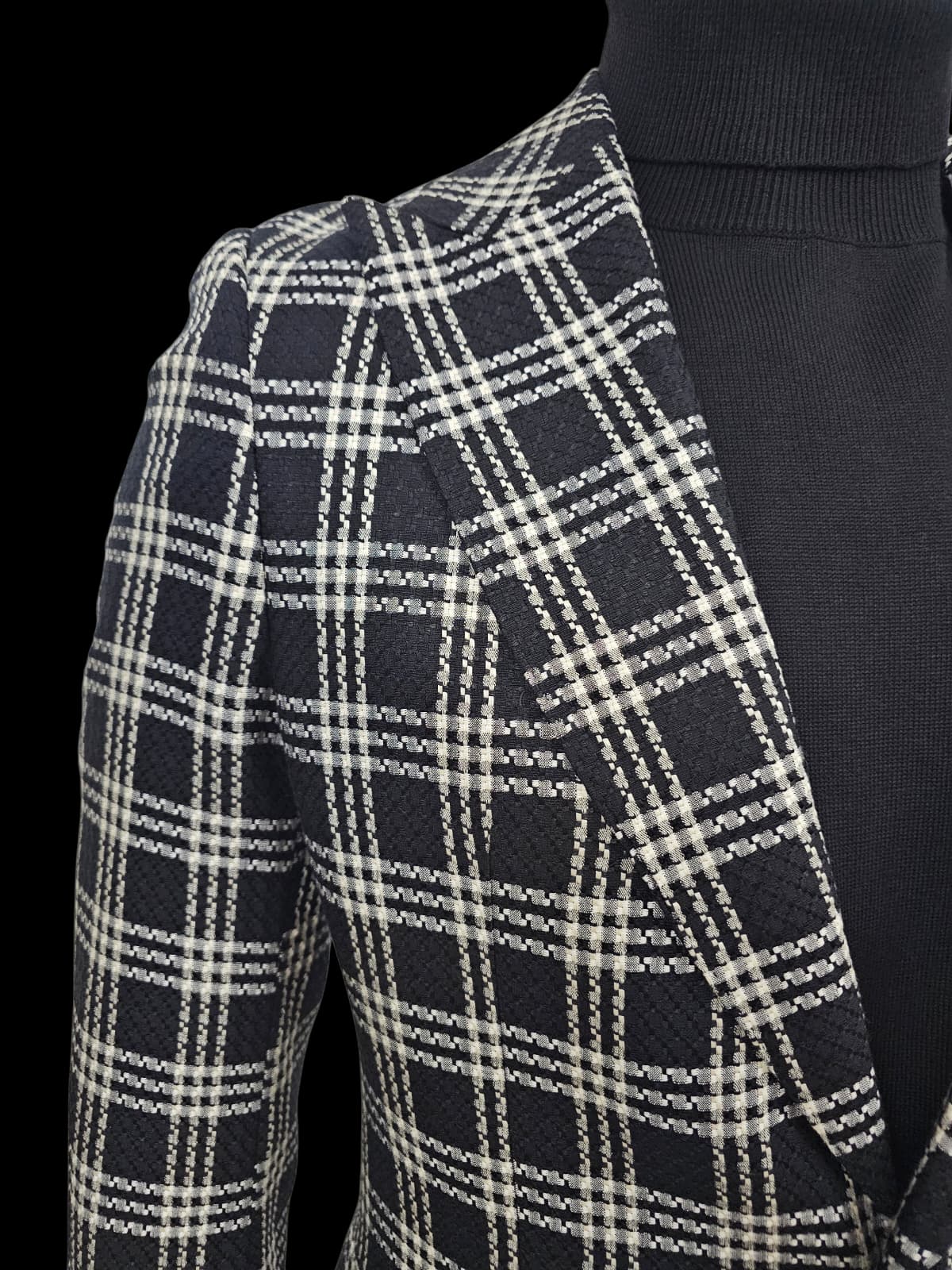 GT1P-2260 BLACK/WHITE (SPRING 2026)